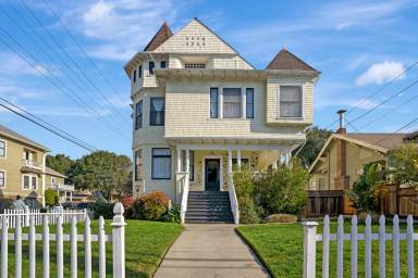 Main picture of 2103 Clinton Ave