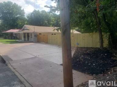 Main picture of 1719 Oakwood St