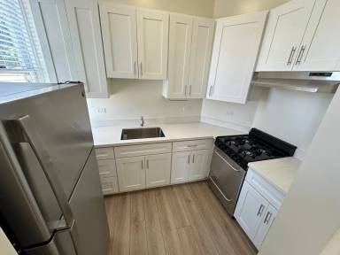 Main picture of 2861 Webster St