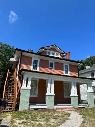Main picture of 703 Kenan St W