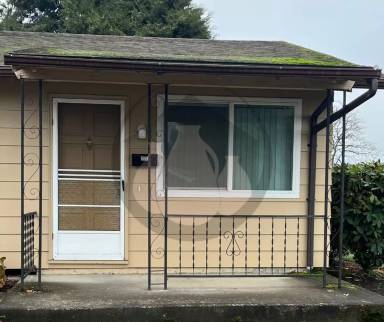 Main picture of 1552 Evergreen Ave NE