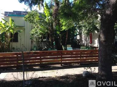 Main picture of 721 1/2 N Harper Ave