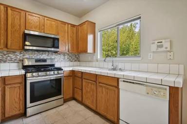 Main picture of 6 Cortney Ct
