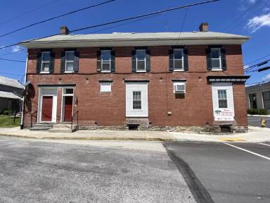 Main picture of 102 N Main St