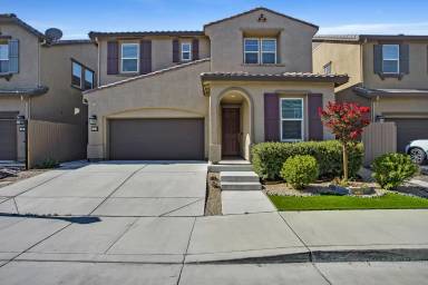 Main picture of 7 Lake Katerina Ct