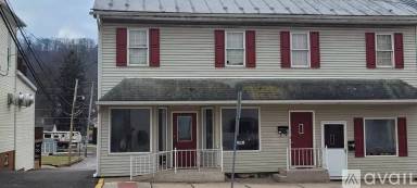 Main picture of 326 Main St
