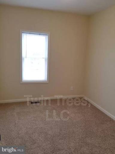 Main picture of 5937 King St