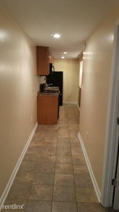 Main picture of 645 L St NE
