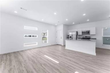 Main picture of 820 Boardwalk Ave