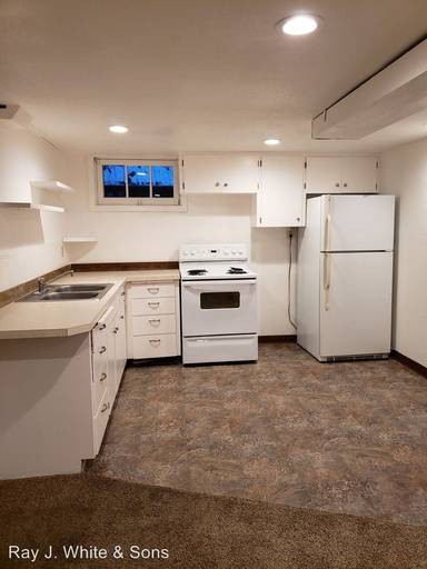 Main picture of 631 7th Ave