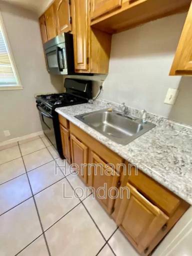 Main picture of 405 Cameron Rd