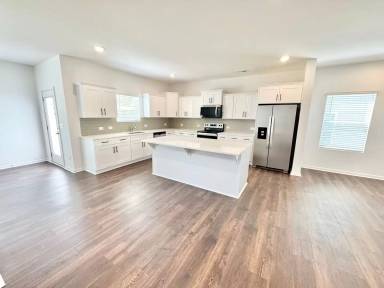 Main picture of 215 Ocelot Ln
