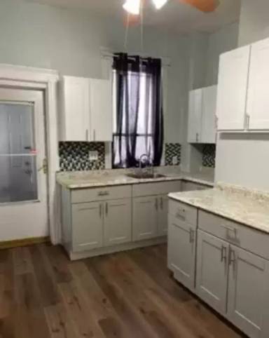 Main picture of 33 Irving St