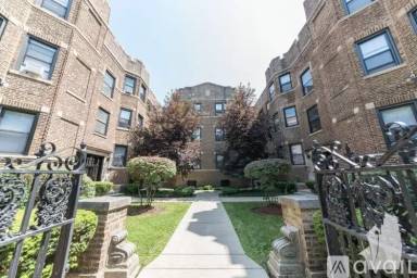 Main picture of 629-39 W Cornelia Ave