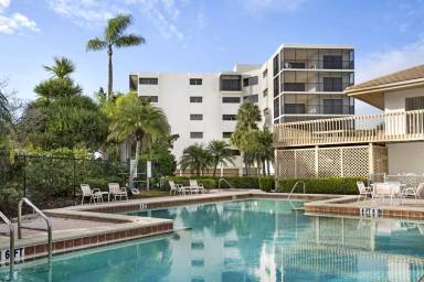 Main picture of 2090 S Tamiami Trl
