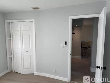 Main picture of 2621 NE 8th Ave
