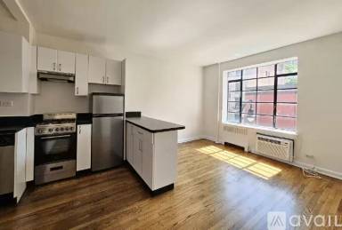 Main picture of 404 Avenue of the Americas