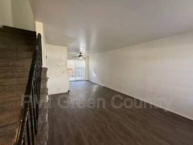 Main picture of 4704 S Darlington Ave