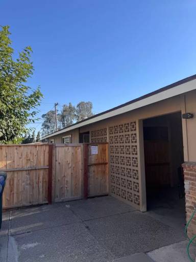 Main picture of 1020 E Brown Ave