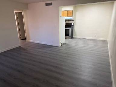 Main picture of 625 S Royal Crest Cir