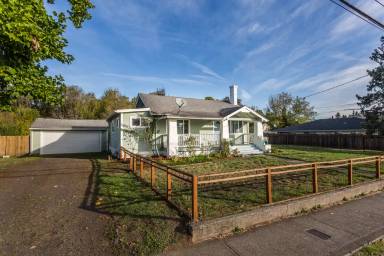 Main picture of 2624 Columbia Blvd