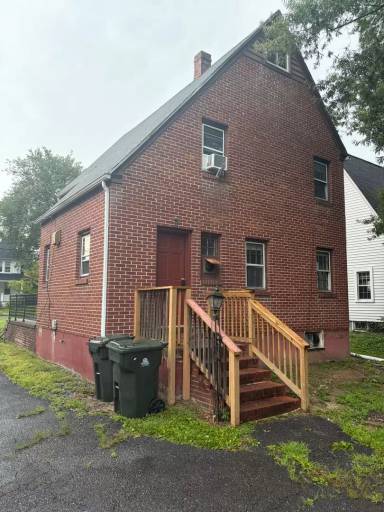Main picture of 81 E Park Pl