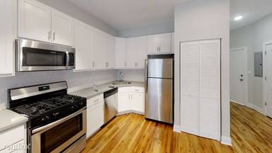 Main picture of 3032 N Milwaukee Ave