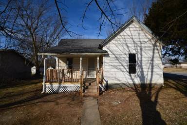 Main picture of 2055 N Weller Ave