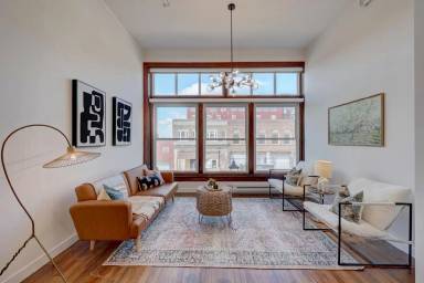 Main picture of 415 Main St