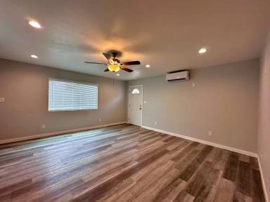 Main picture of 701 W 82nd St