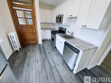Main picture of 5820 W Berteau Ave