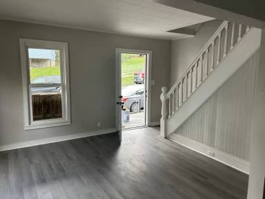 Main picture of 643 Burlington St