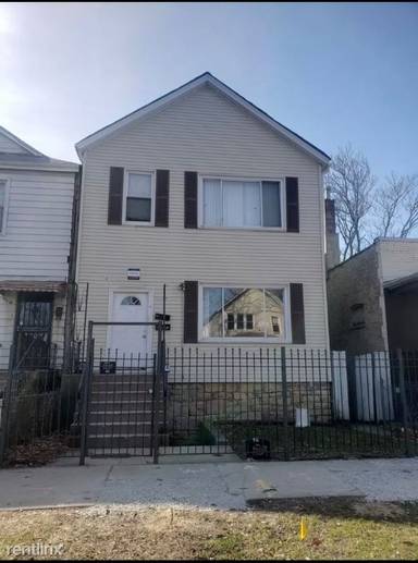 Main picture of 10808 S Hoxie Ave