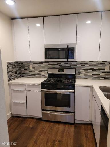 Main picture of 5623 Carlton Way