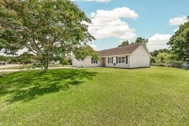 Main picture of 242 Zachary Ln