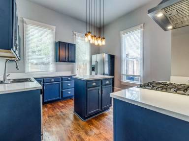 Main picture of 4413 Sycamore St