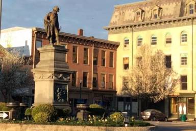 Main picture of 31 Monument Sq