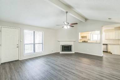 Main picture of 2804 Red River St