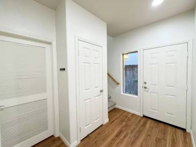 Main picture of 3940 Iowa St