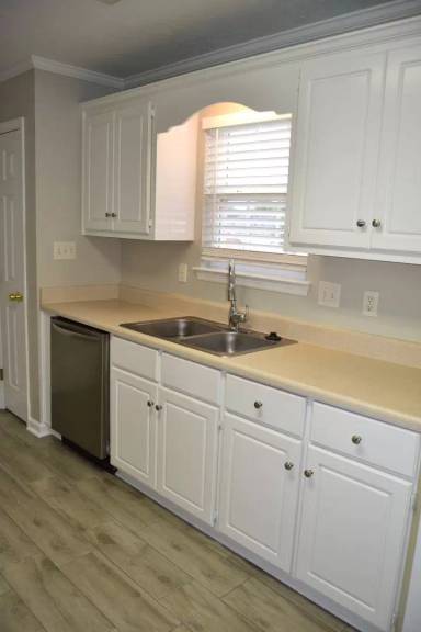 Main picture of 2007 Sylvan Lake Dr