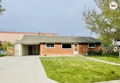 Main picture of 121 S Fenton St