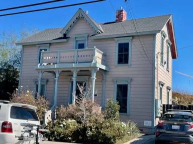 Main picture of 416 Center St