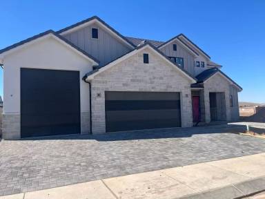 Main picture of 2600 E Rosedale Dr