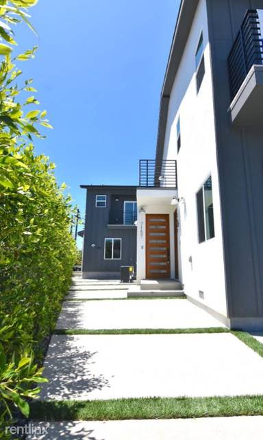 Main picture of 7157 S La Cienega Blvd