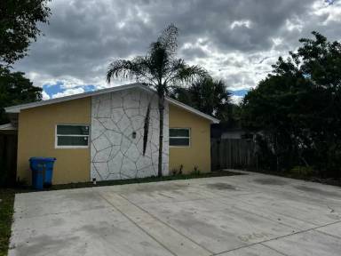 Main picture of 626 W Mango St