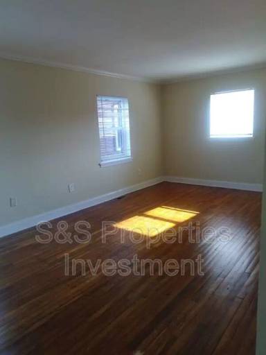 Main picture of 2600 Green St