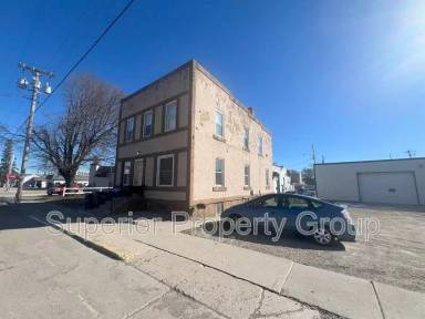Main picture of 106 W Stroud St