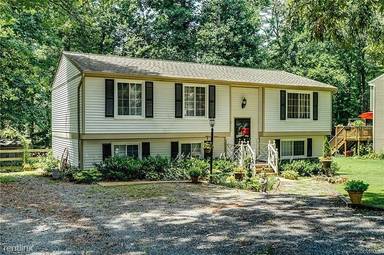Main picture of 2304 Crickhollow Ct
