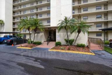 Main picture of 900 Cove Cay Dr