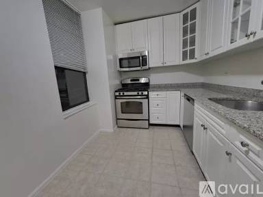 Main picture of 247 W 87th St